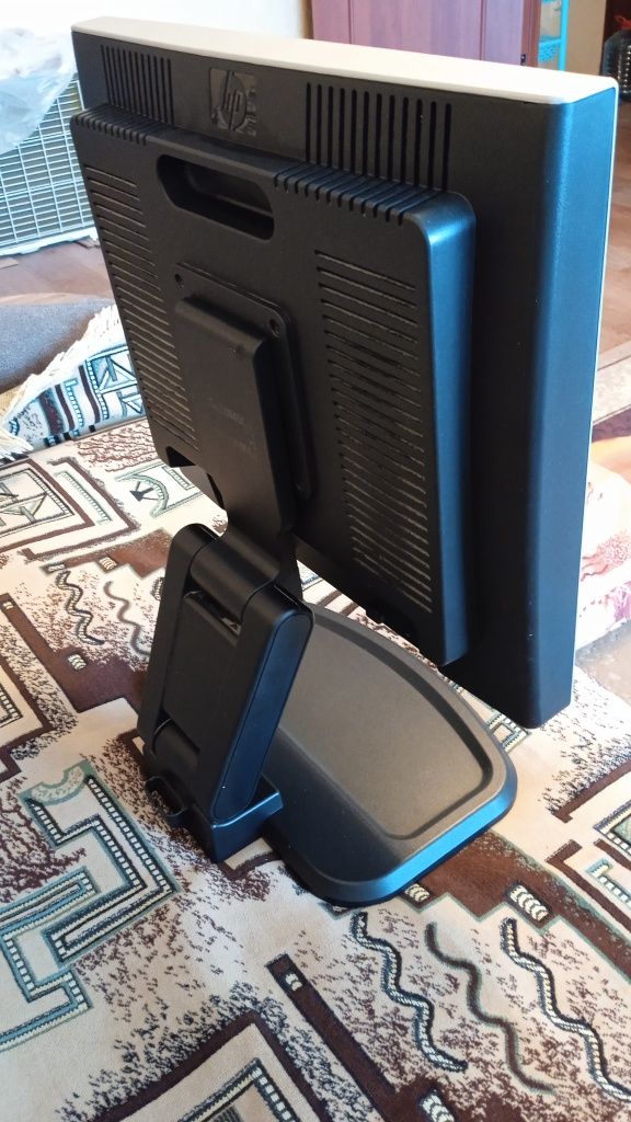 Продаю хороший монитор 19' с USB портами