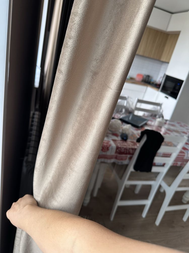 Продам 2 шторы по 2,5 м (5м)