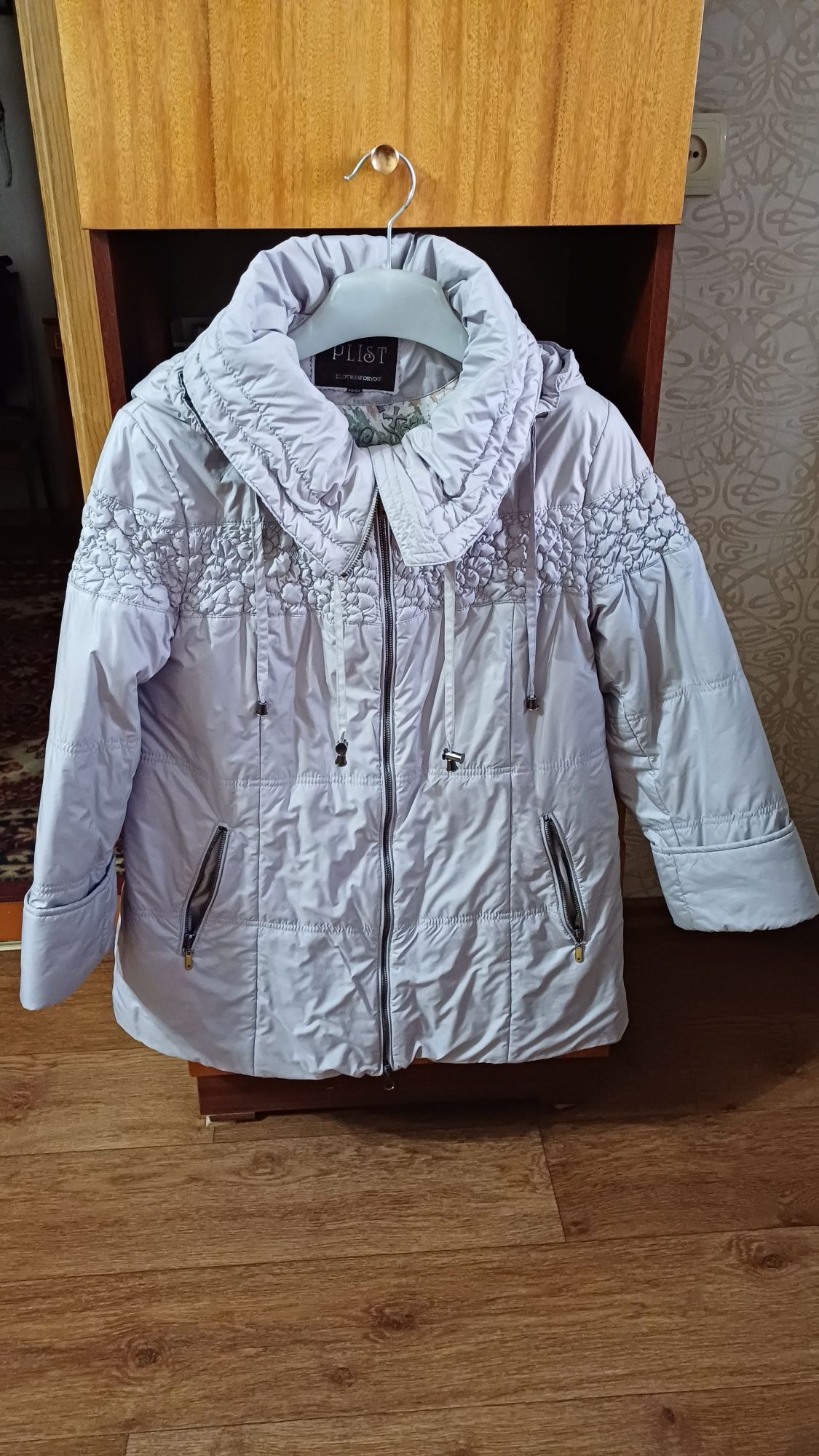 Продам женскую куртку
