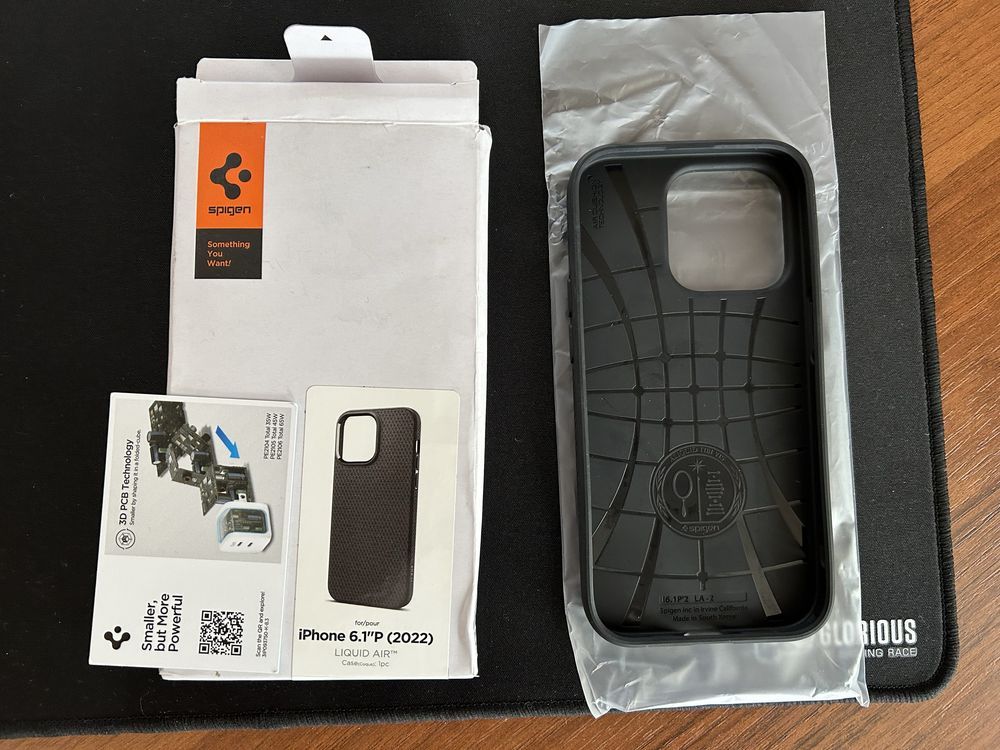 Продаю чехол Spigen для Айфона 14 PRO новый оригинал.