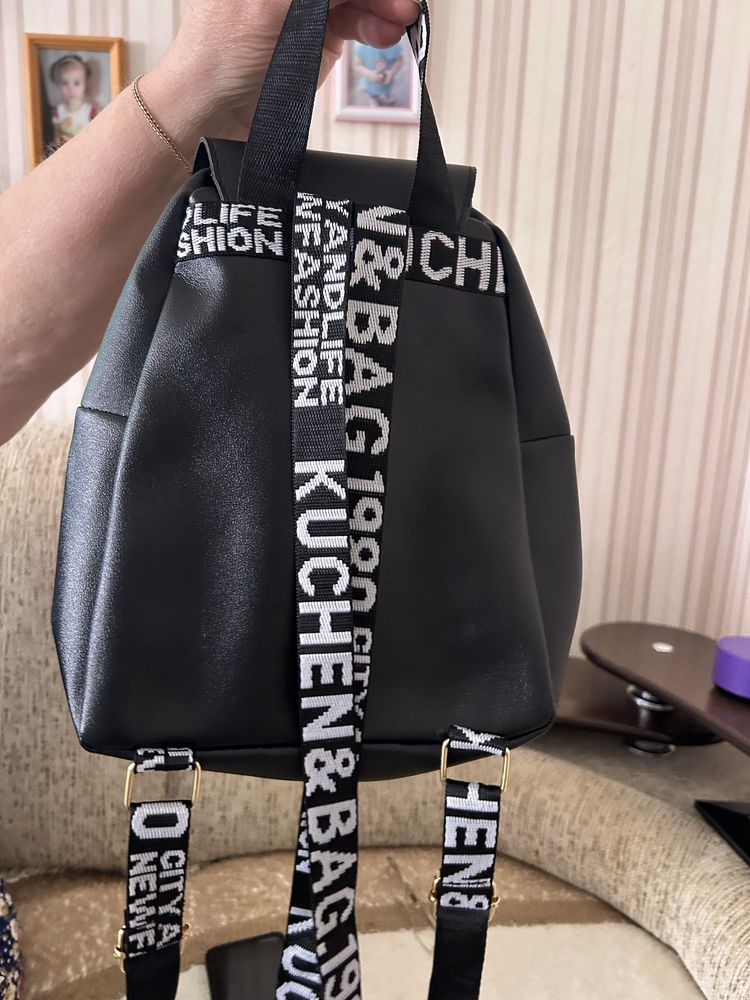 Продам сумки каждая по 1000