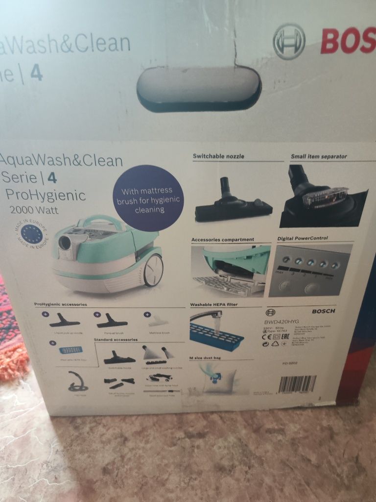 Пылесос Bosch BWD420HYG голубой