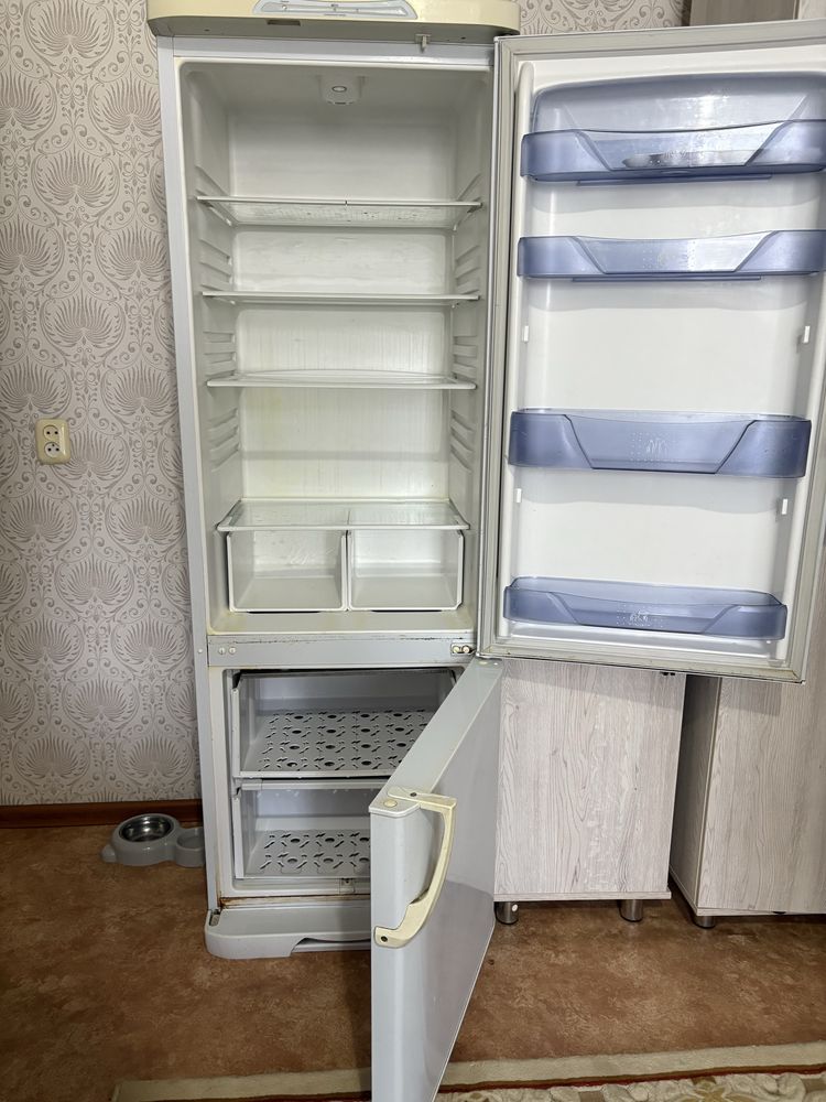Продам холодильник, не работает компрессор