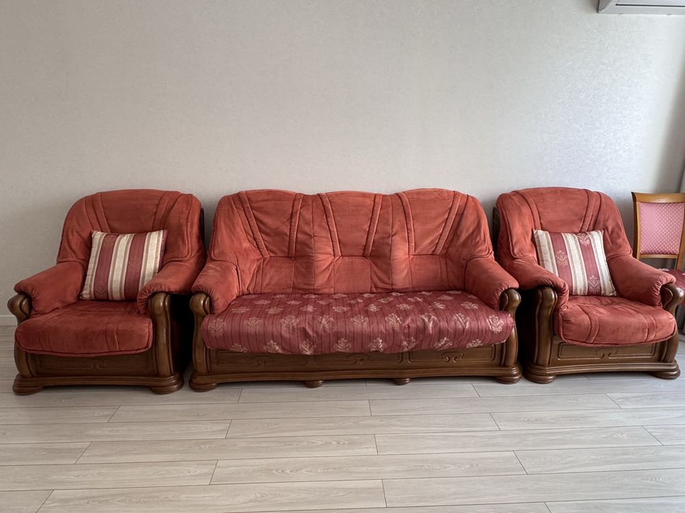 Продам комплект: диван + 2 кресла (белорусский дуб, велюр)
