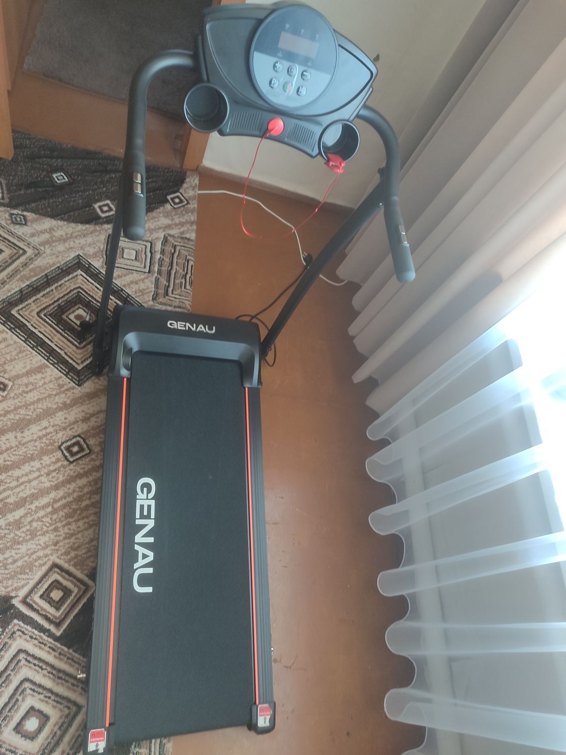 Продам беговую дорожку Genau UX10