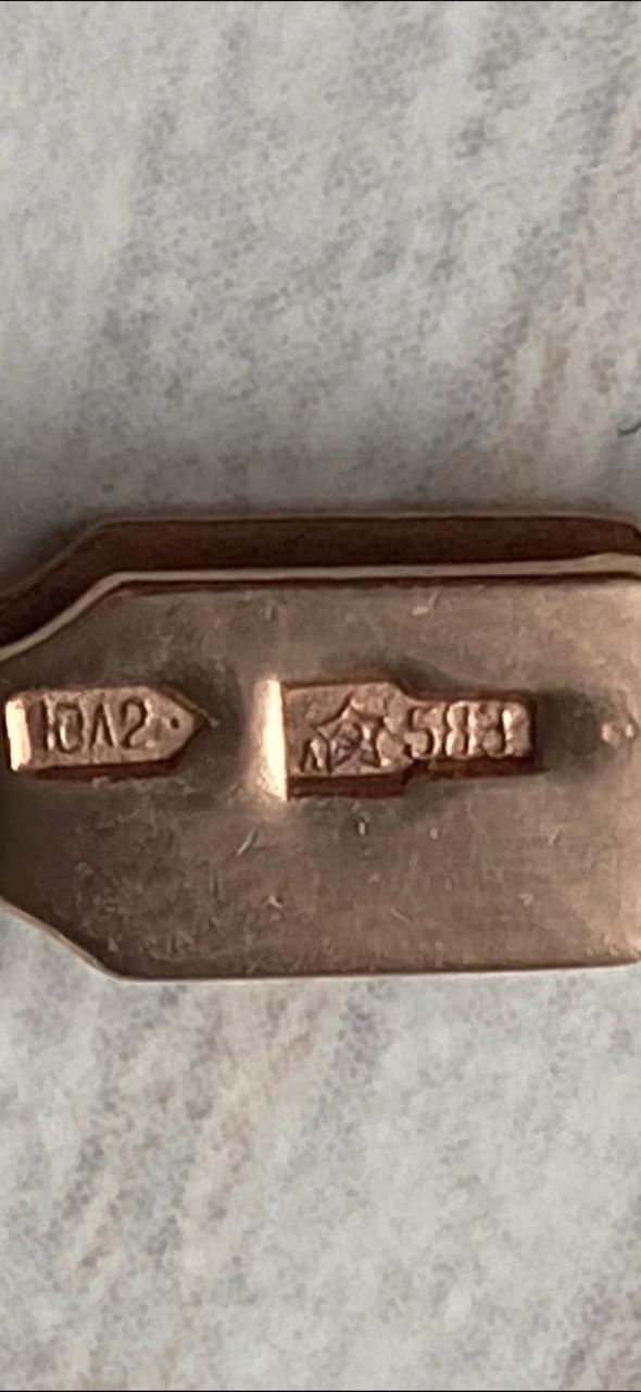 Продам золотую цепь.