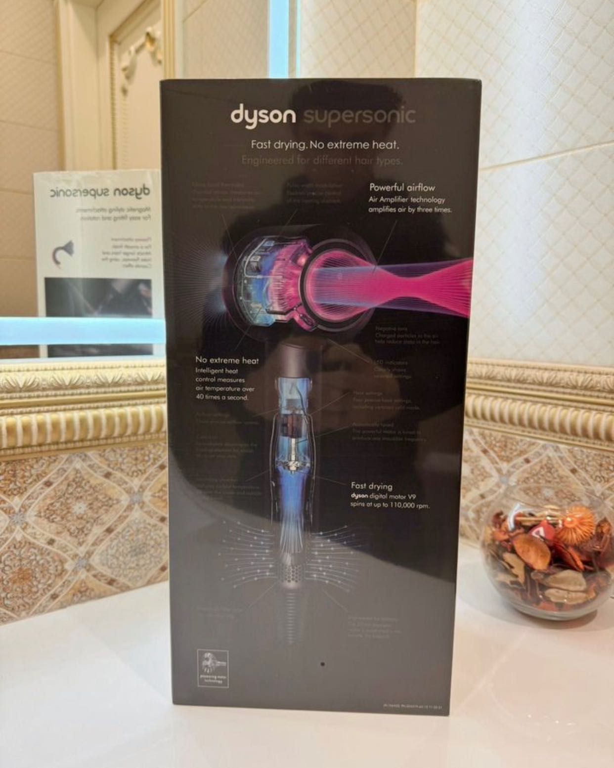 Продам Профессиональный Новый Dyson Стайлер Фен Запечатан в наличии