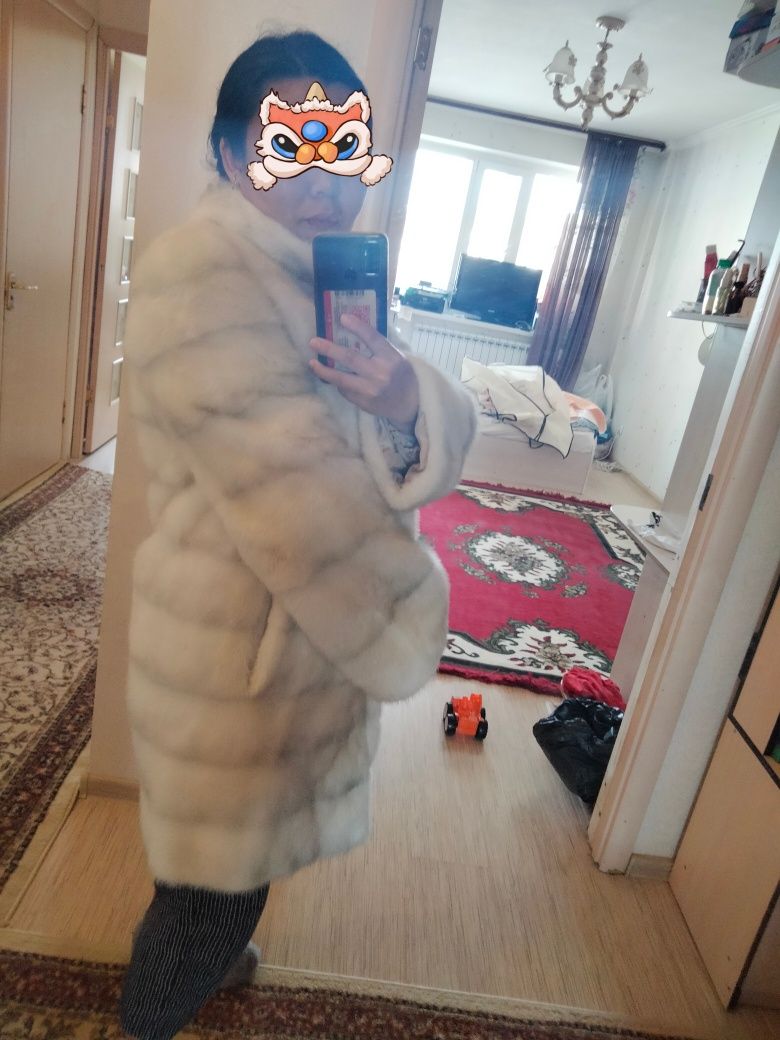 продам норкувую шубу белую