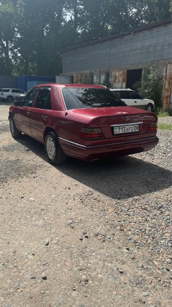 Продаю машину мерс