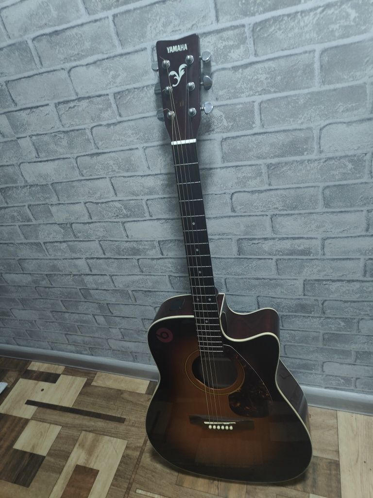 Электро акустическая гитара Yamaha FX370C