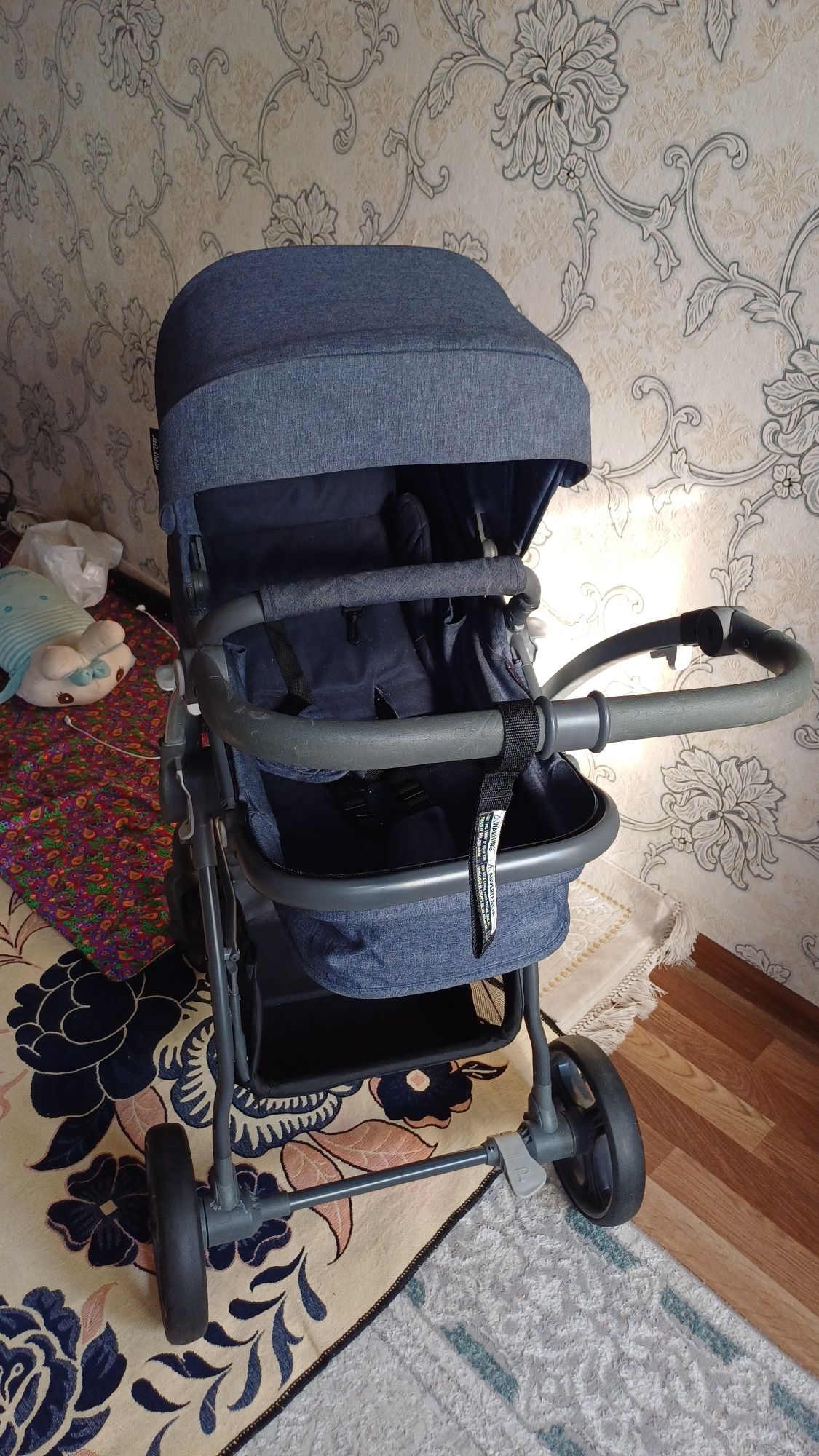 Продается детская коляска (подходит для детей с рождения до 3 лет)