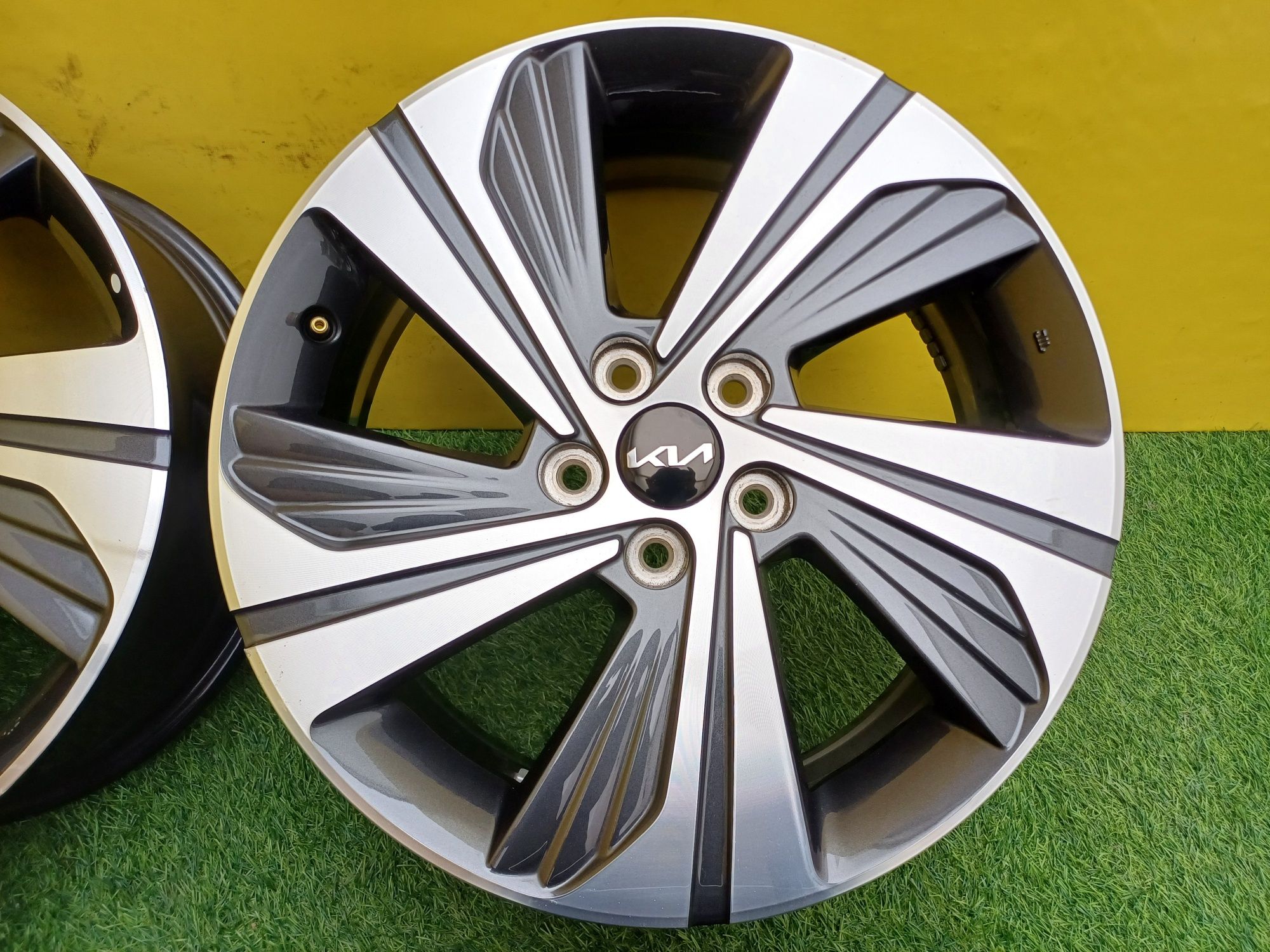 Диски R18 5x114,3 на Kia и другие.