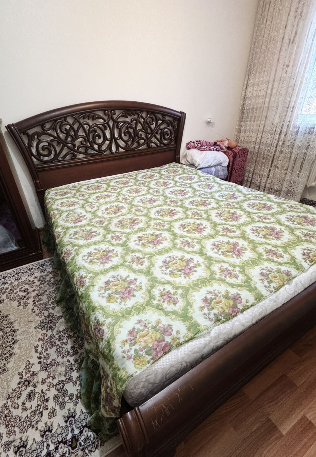 Кровать с матрацем