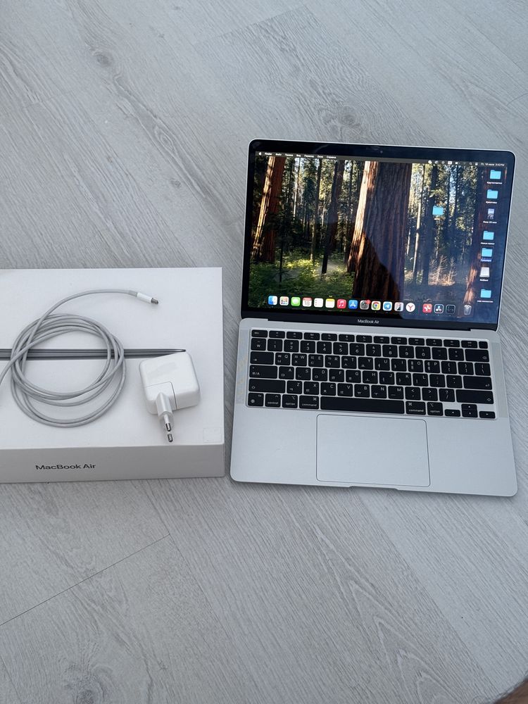 Macbook air m1, 2020, 256/8 (польная комплектация)