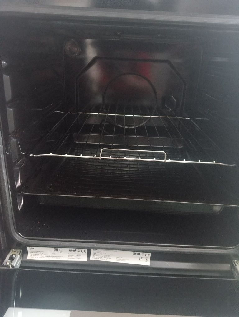 Продам стеклокерамическую плиту фирмы Beko