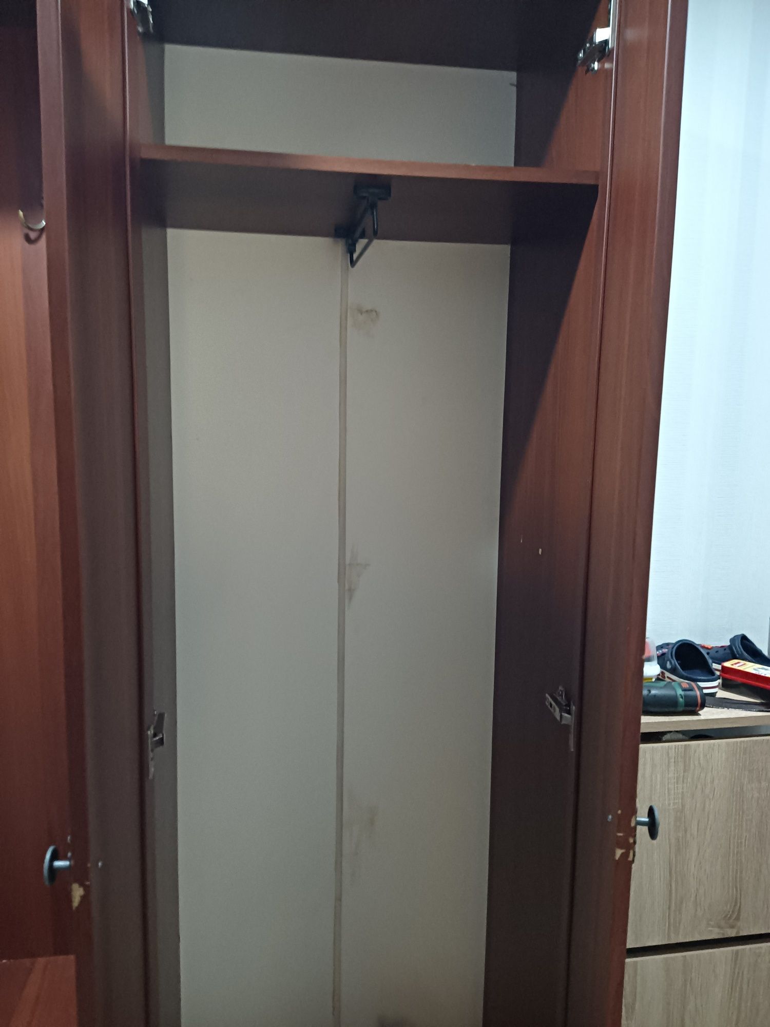 Шкаф в прихожую б/у