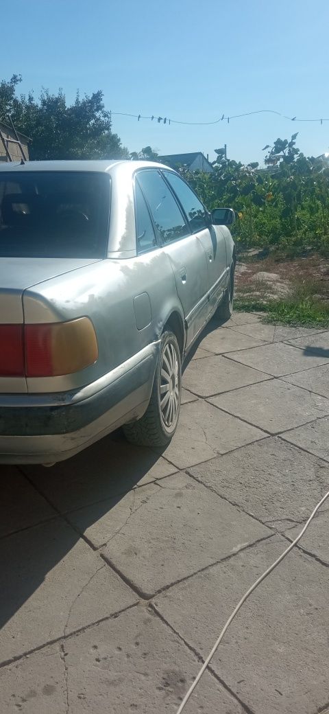 Ауди 100 С4.        .