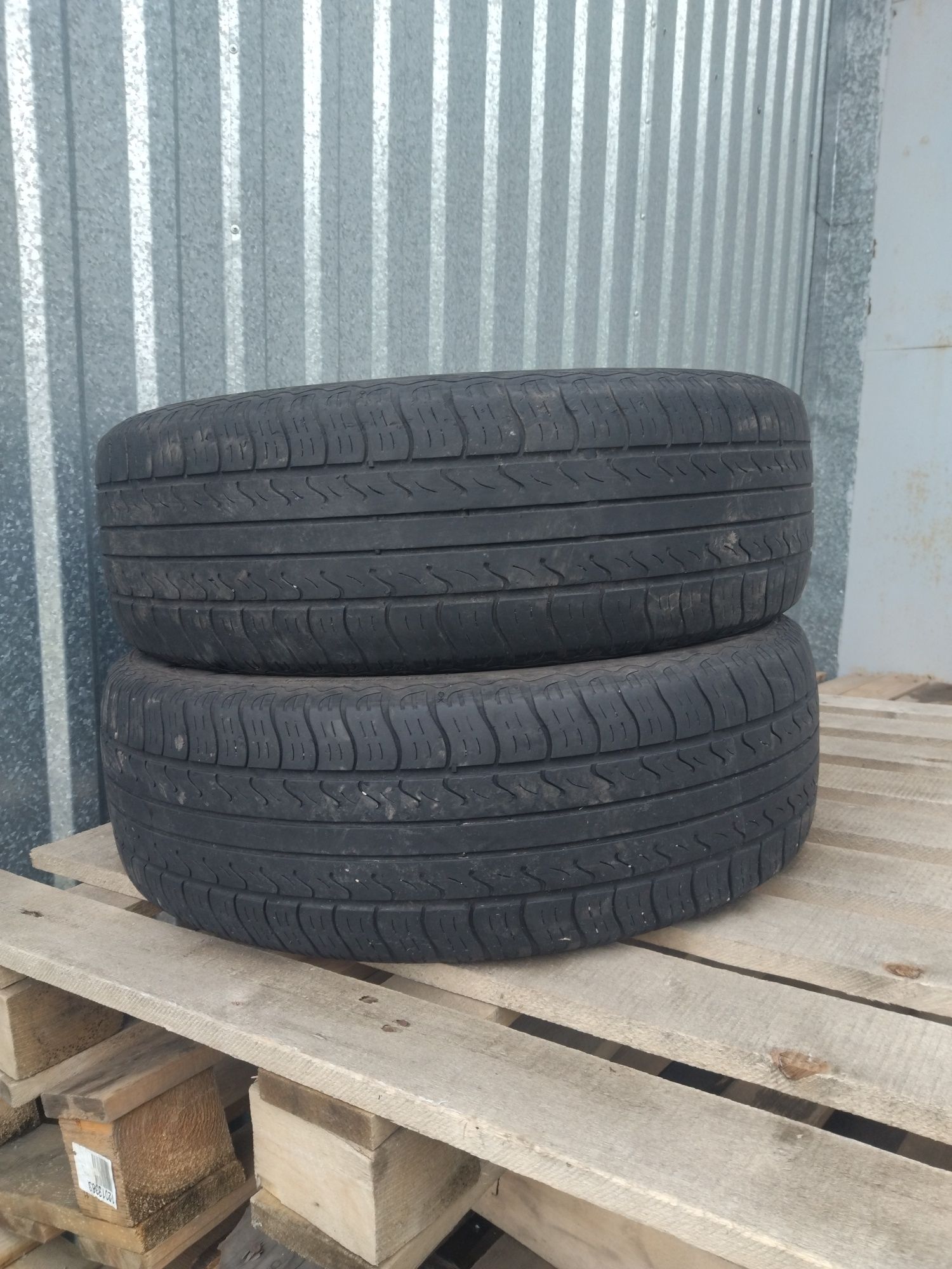 Продам два балона 225/65/-17