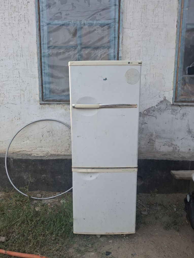 Срочно продам холодильник на запчасти
