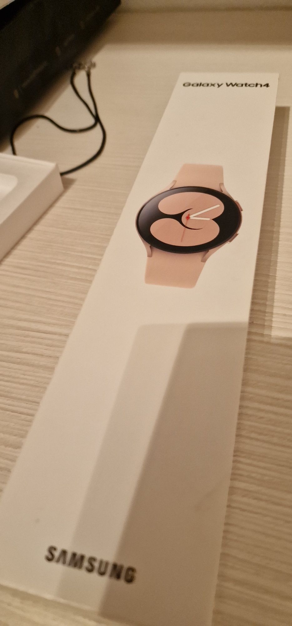 Продам смарт-часы Galaxy Watch 4 цвета розовое золото 40мм