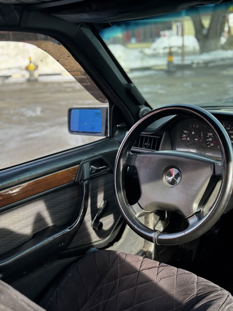 Продам машину Мерседес 2.3 в хорошем состояний