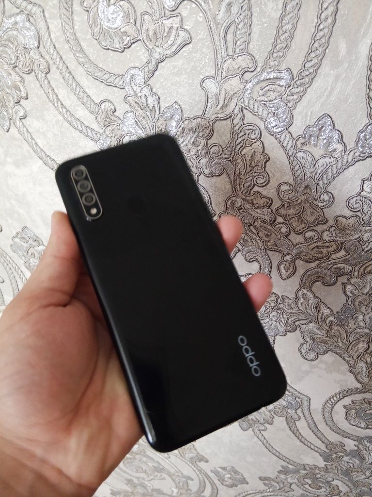 В продаже Oppo A31.