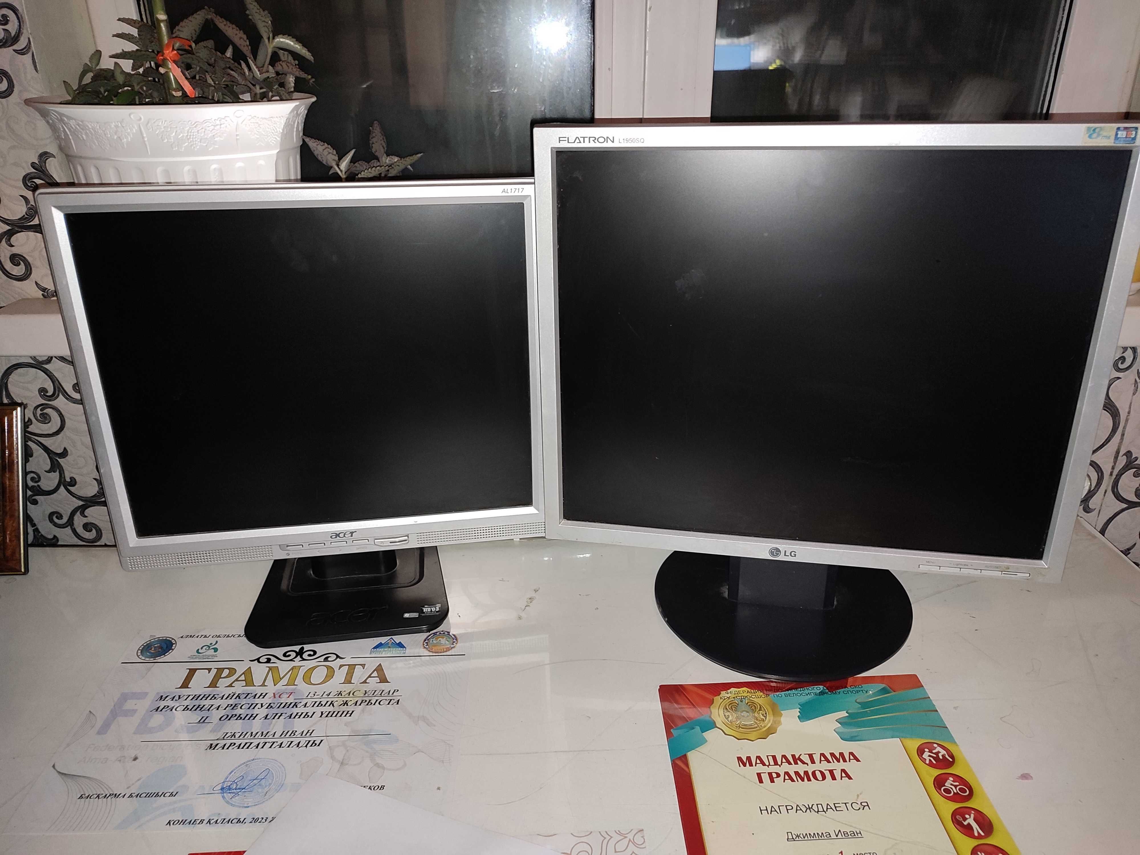 Монитор"Acer" и ,,LG" б/у рабочие в хорошем состоянии.