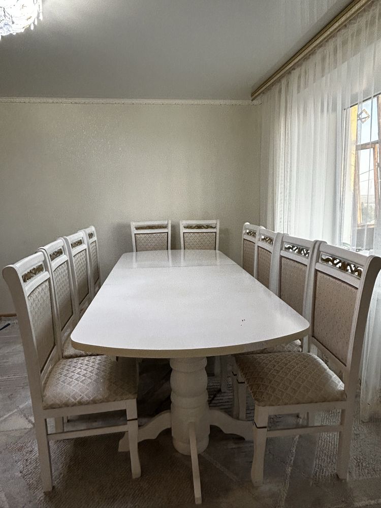 Стол со стульями