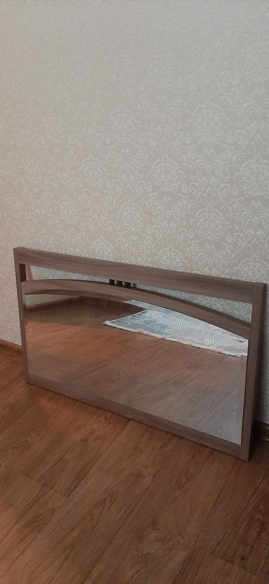 Туалетный столик  и зеркало в подарок