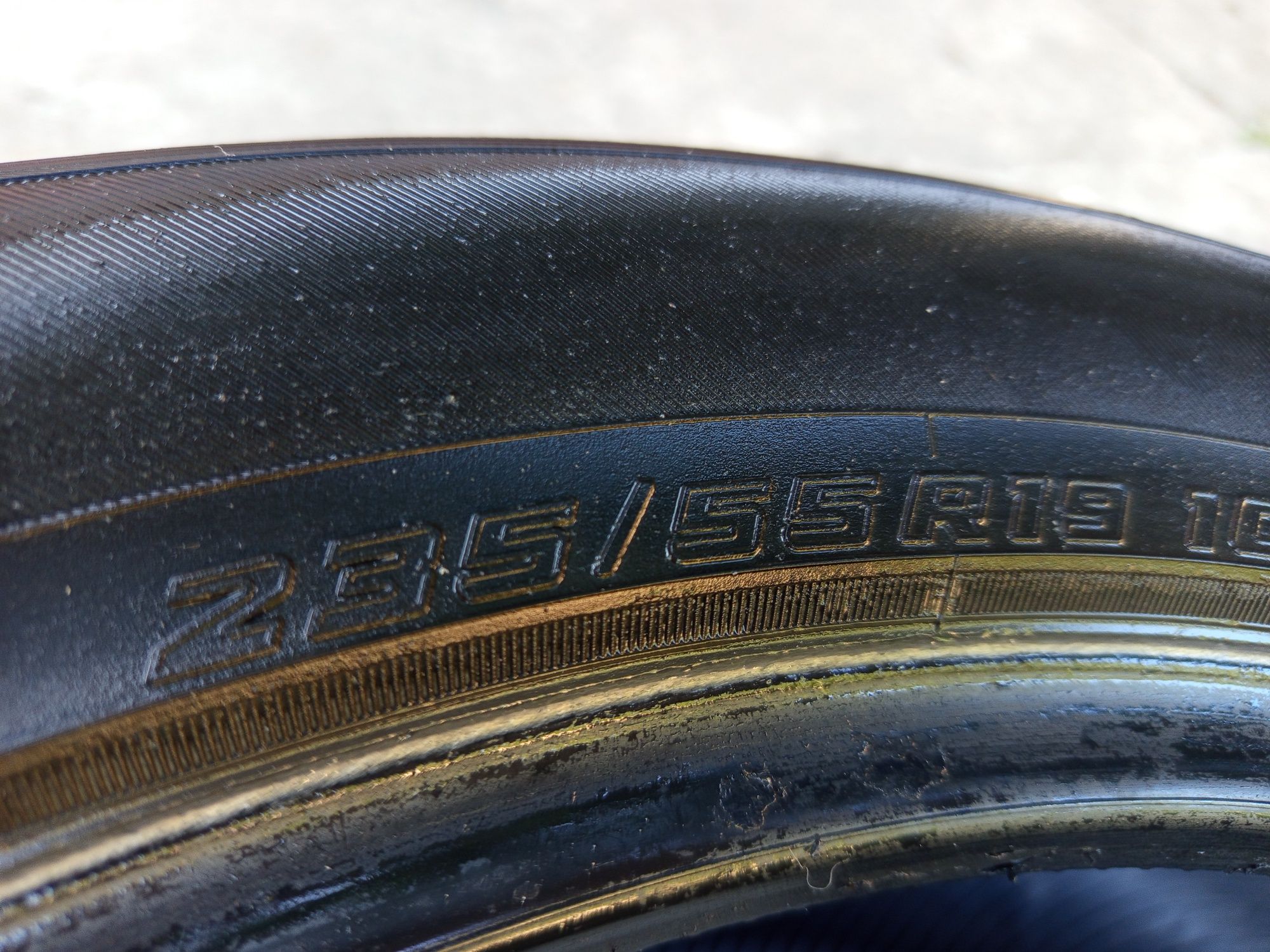 Болон 235/55R19 срочно  .