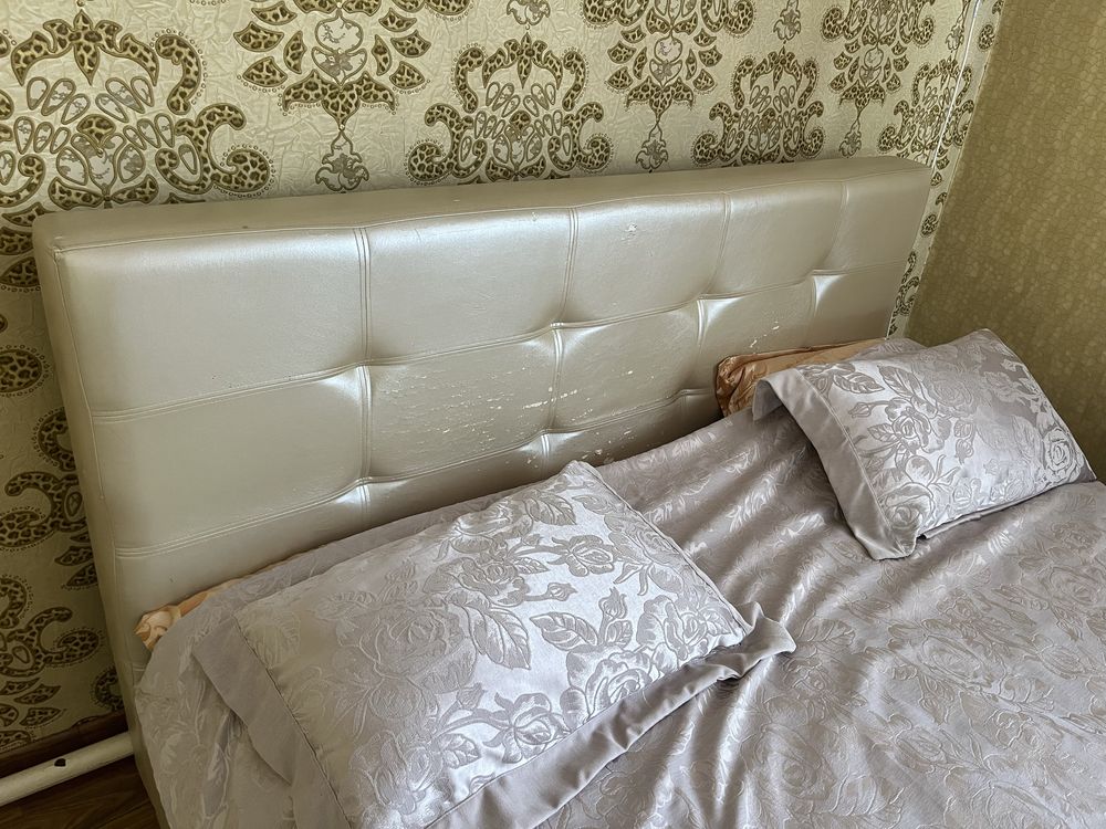 Продам кровать с матрасом