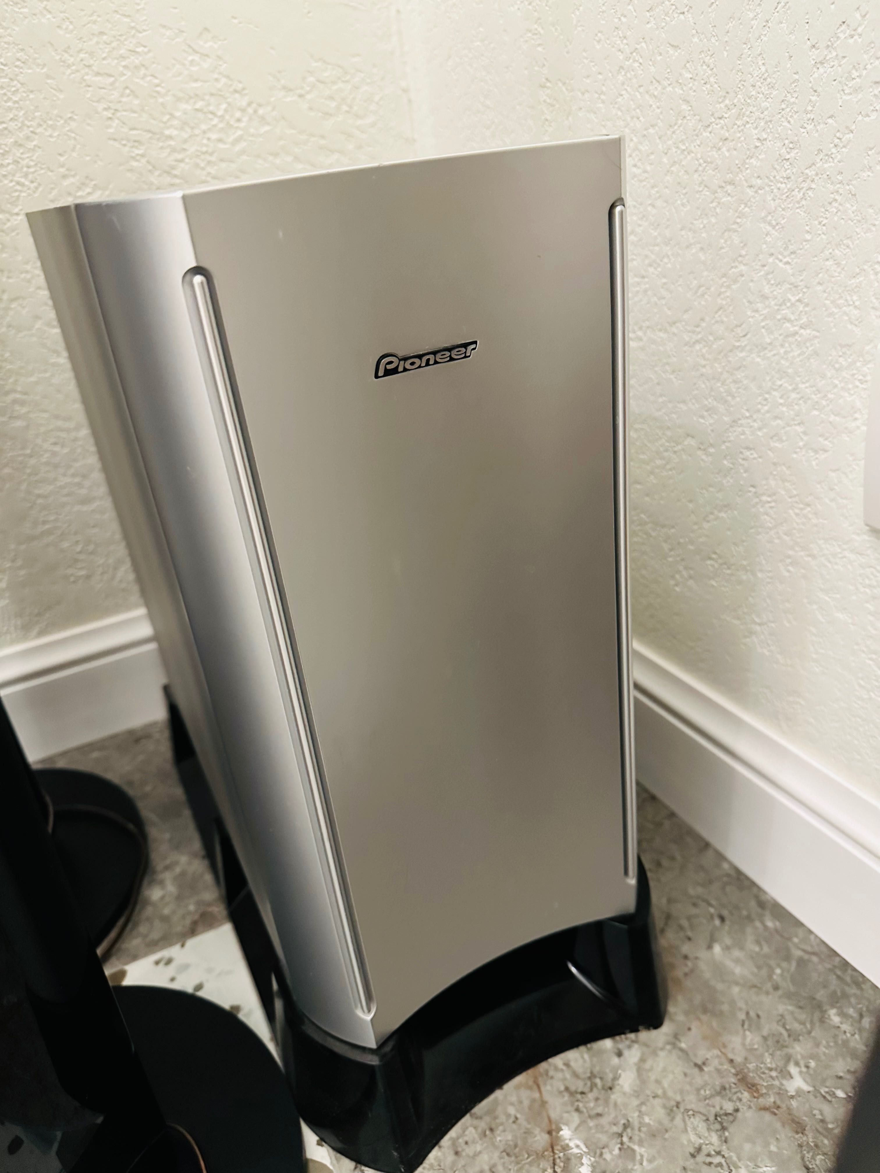 Продам домашний кинотеатр с 4 колонками и сабвуфером Pioneer