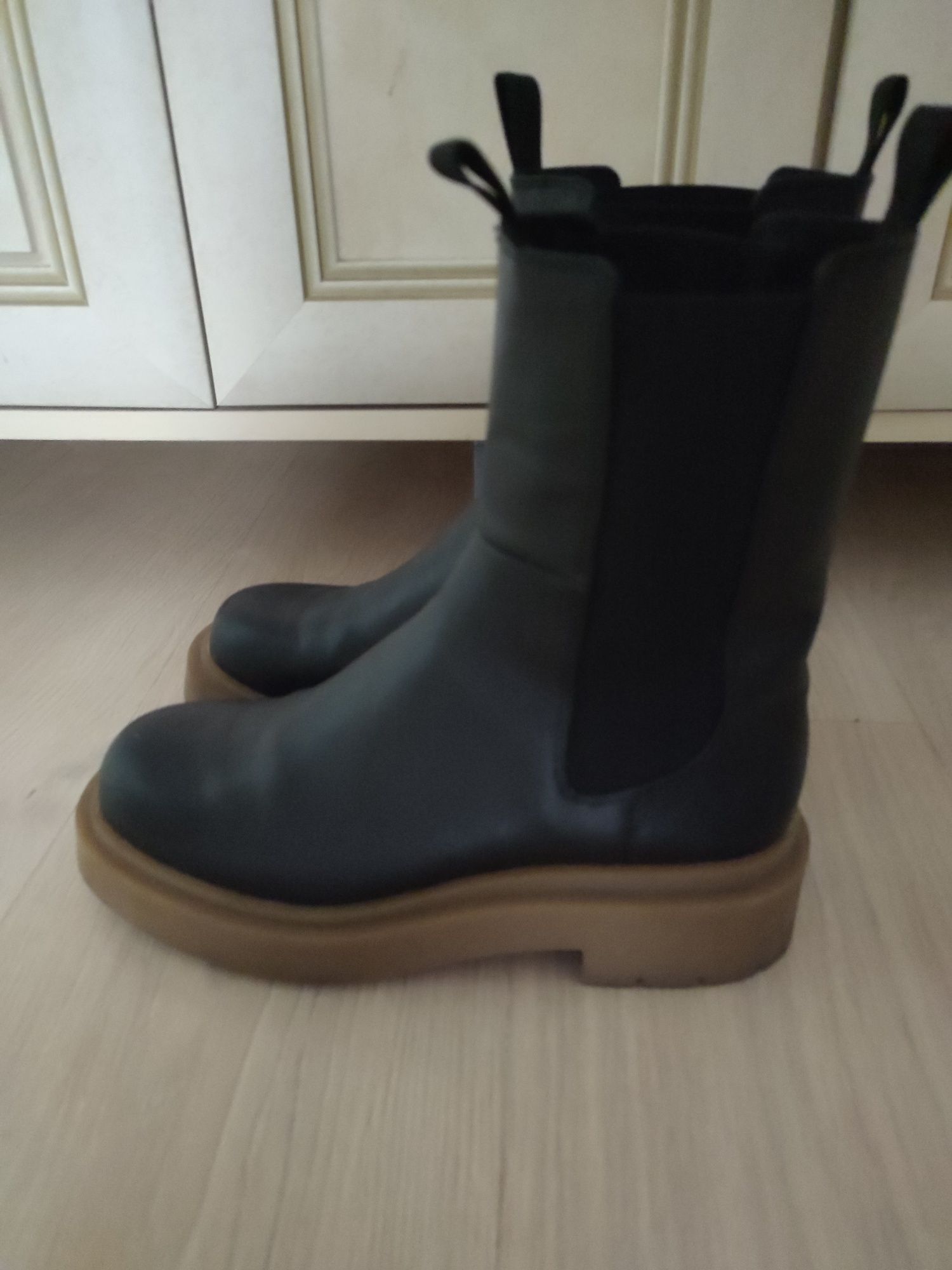Продам женские ботинки,Челси размер 38