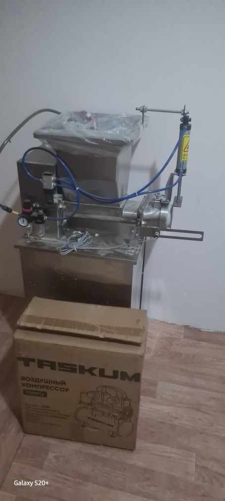 Продам Тестоделитель новий почти  не разу не  использовся