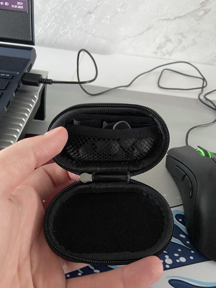 Наушники HyperX Earbuds