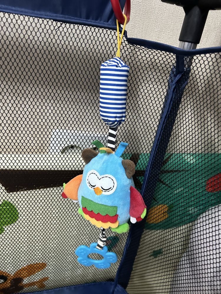 Продам кроватку с игрушками