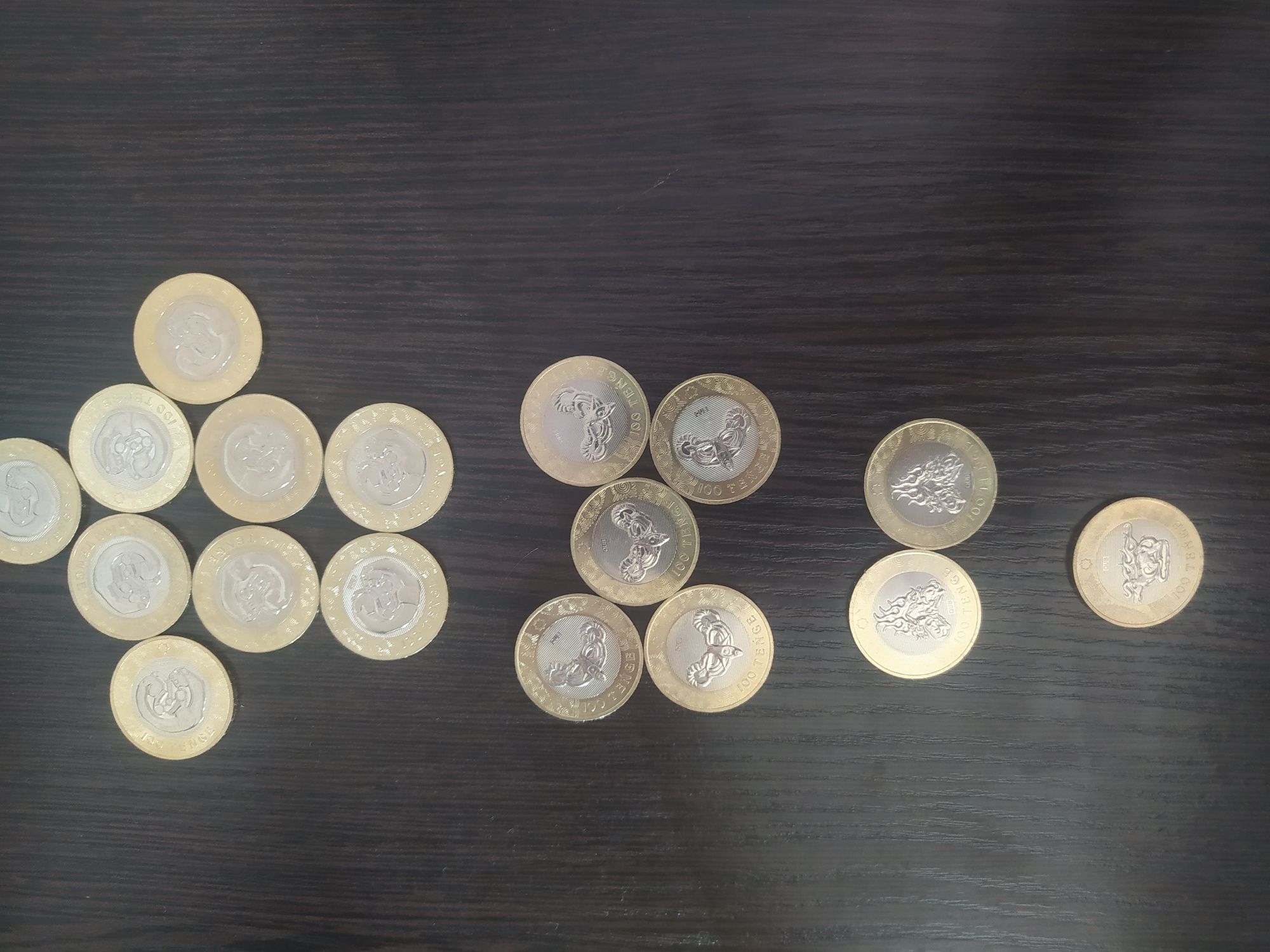 Продаю юбилейные монеты 100 Сакский стиль.