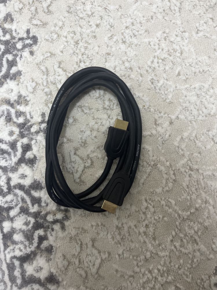 HDMI кабель 1м -7шт. 5м-1шт.  VGA кабель -5 метр-1 шт