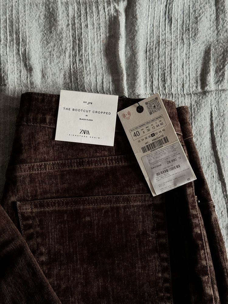 Джинсы Zara с этикеткой
