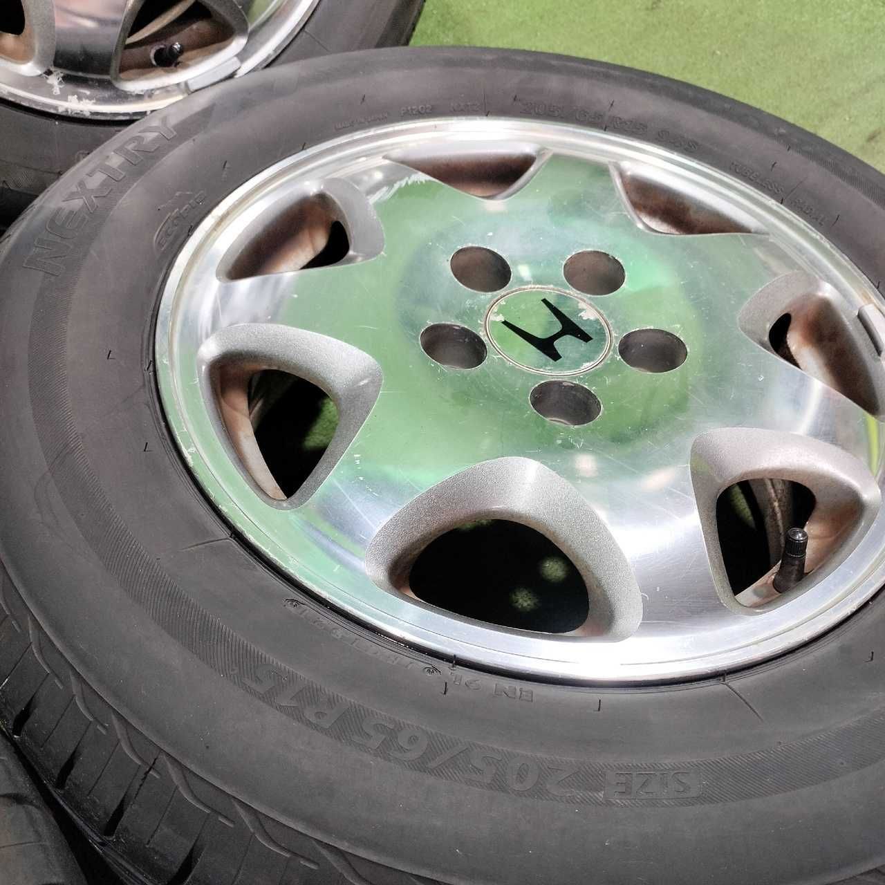 Продам Диск с шинами Bridgestoune на Honda 205/65R15 5/114,3 6 JJ ET45