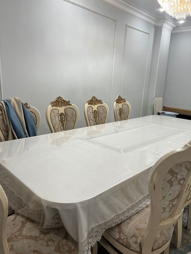 Продается Стол и стулья