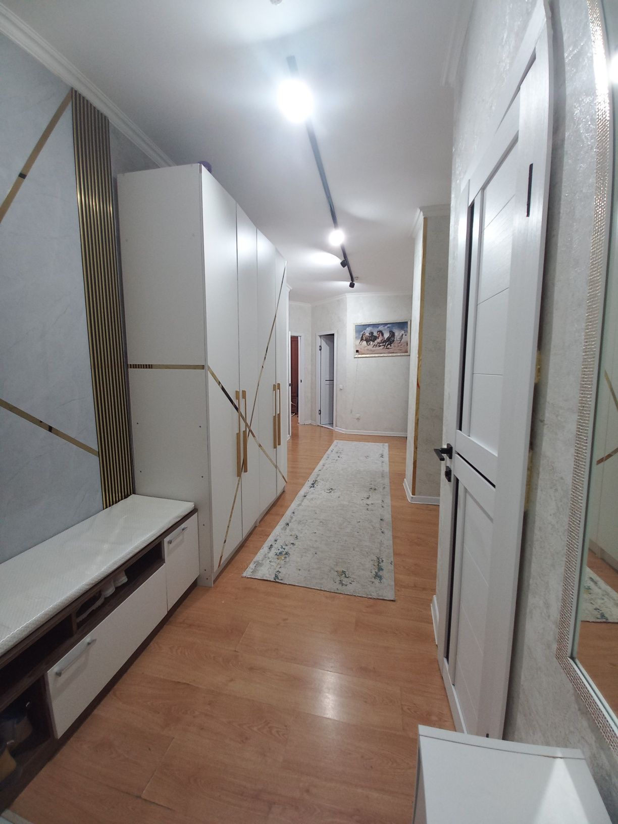 Продам 3х комнатную квартиру в центре города пр. Б.Момышұлы