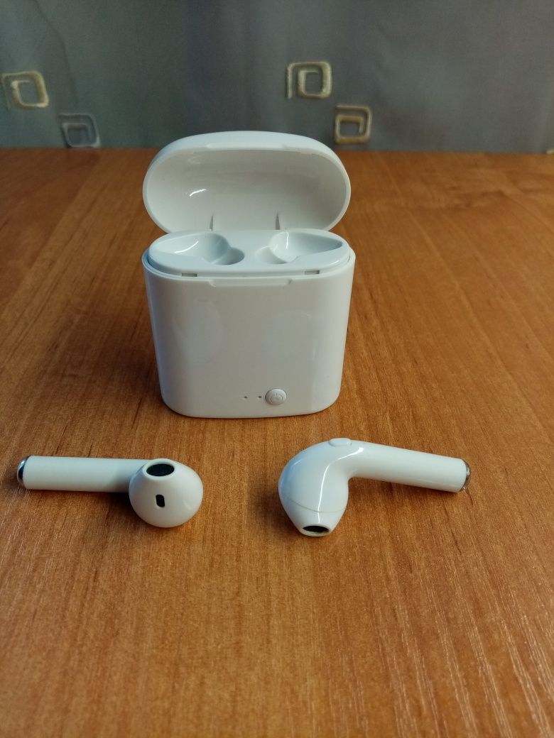 Аирподс. Модель: i7s.