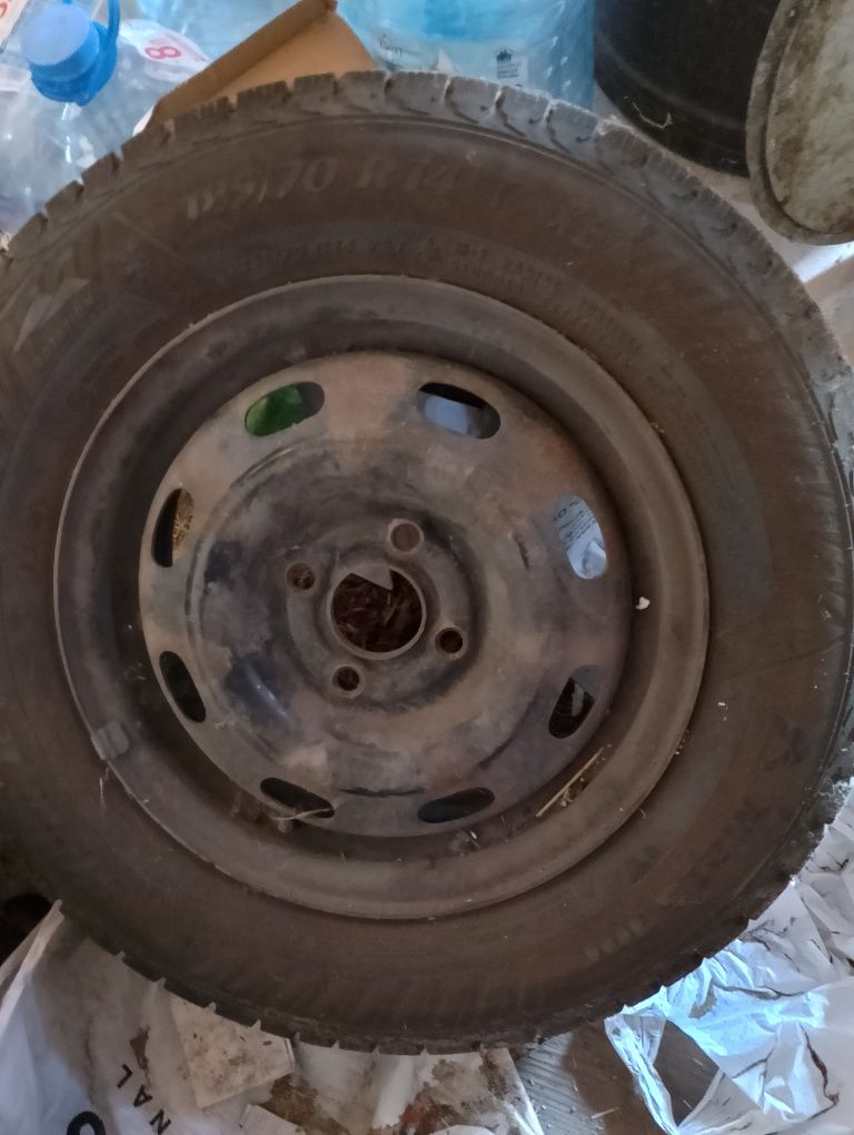 Продам шины на автомобиль б/у на 14