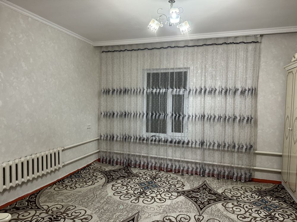 Срочно үй сатылады. Бағасы келісімді. Саудасы бар. Барлық зат қалады