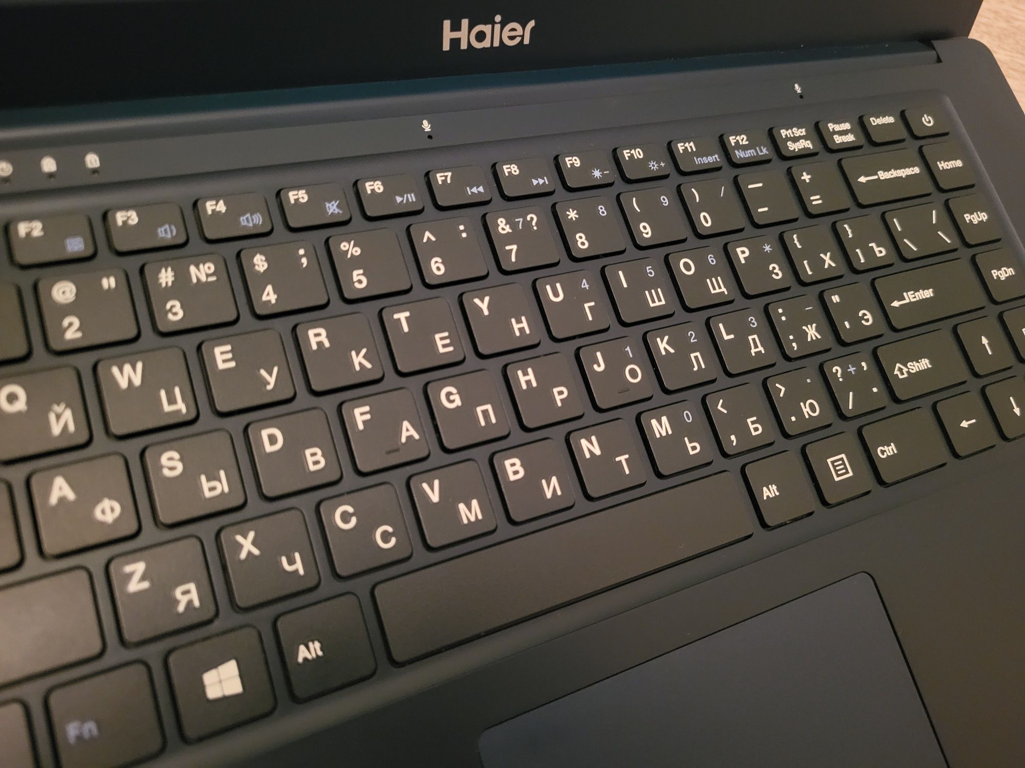 Ноутбук Haier в идеальном состоянии