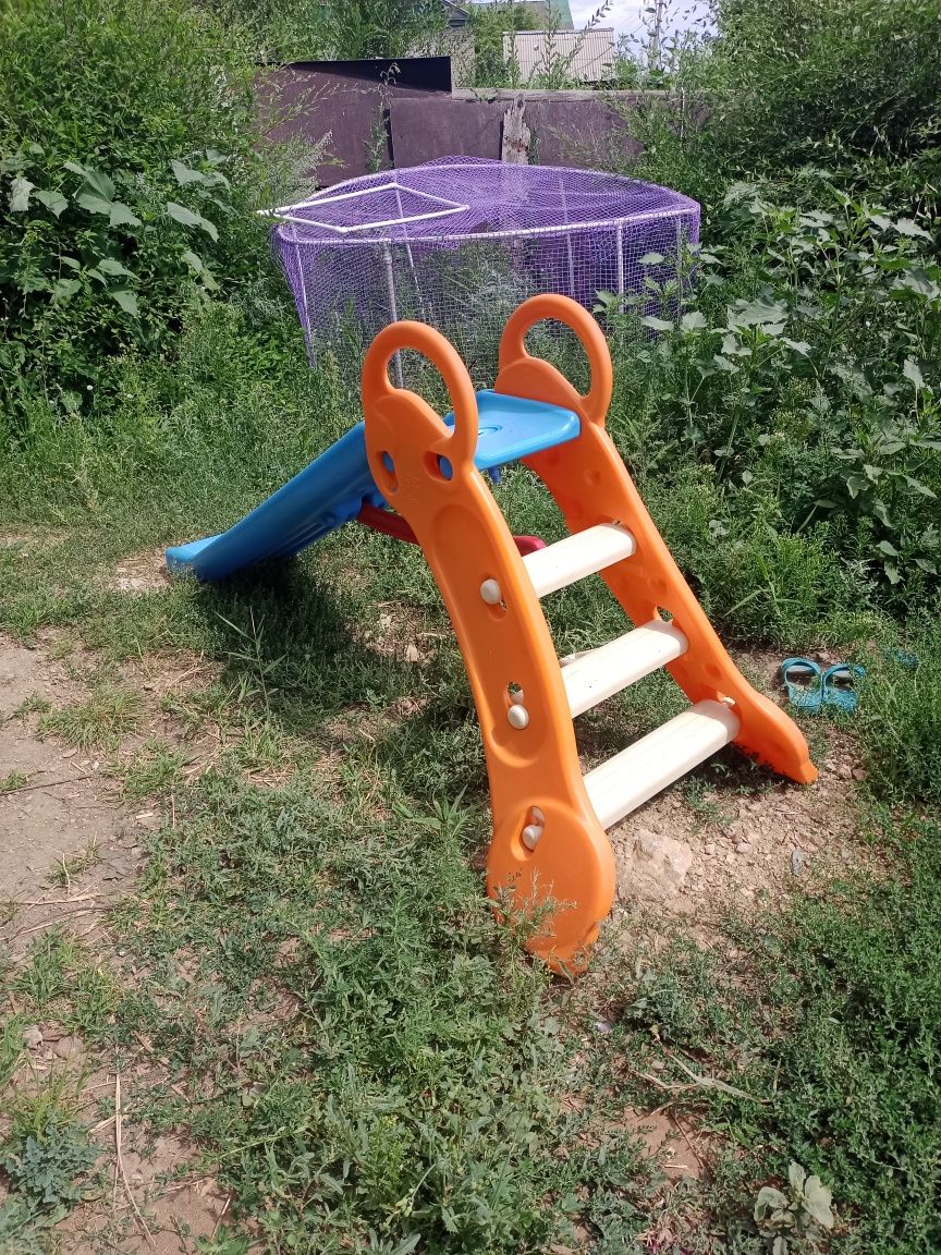 Продам горку игровую