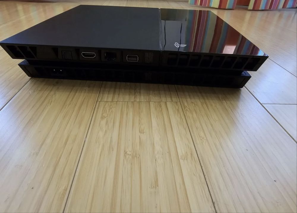 Playstation 4 в хорошес состоянии