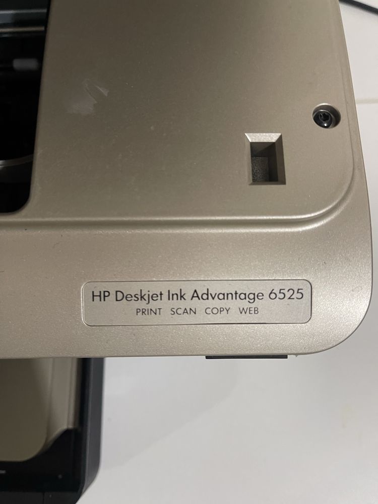 HP 6525 принтер в хорошем состояний,без картриджа