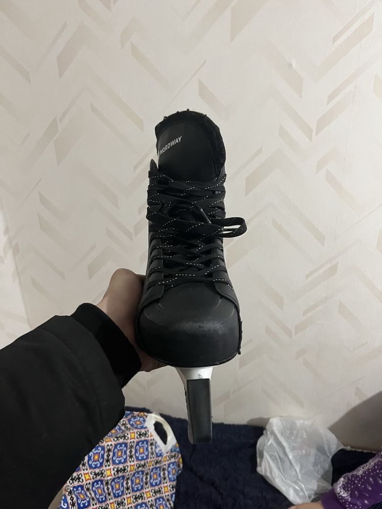 Продам коньки хоккейные